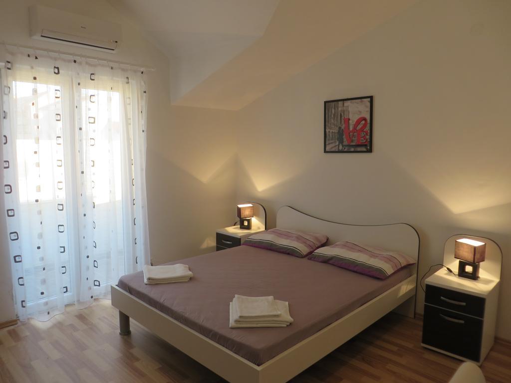 Apartments Petar ฮวาร์ ภายนอก รูปภาพ