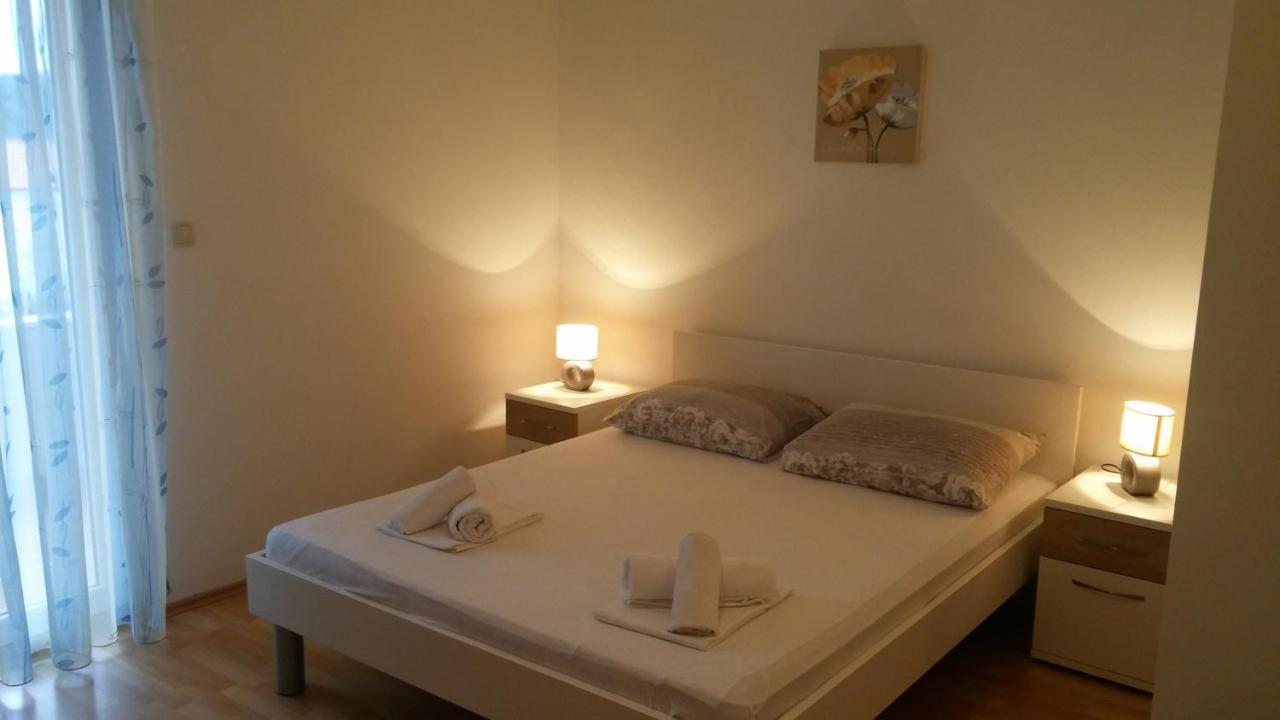 Apartments Petar ฮวาร์ ภายนอก รูปภาพ
