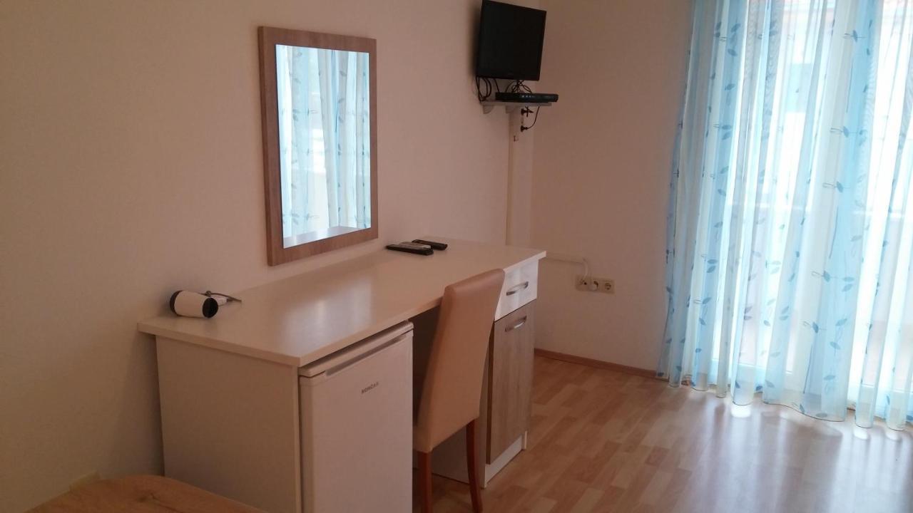 Apartments Petar ฮวาร์ ภายนอก รูปภาพ